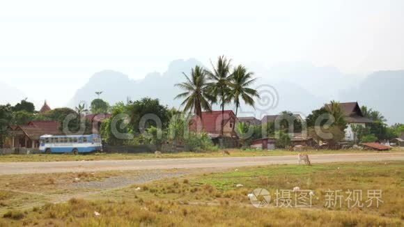 老挝王维恩周围的老挝村庄生活