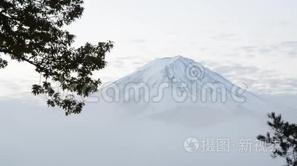 富士山和晨雾视频