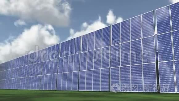 太阳能电池板绿色自由能，延时云飞行。