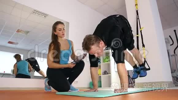 健身房的私人急救训练视频