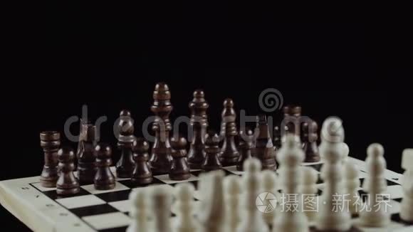 黑色背景下的国际象棋游戏视频