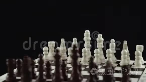 黑色背景下的国际象棋游戏视频