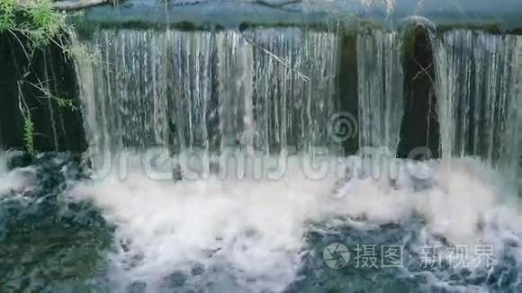 缓流水电站大坝压力下的水流视频
