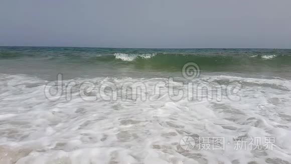 突尼斯地中海的波浪缓慢运动视频