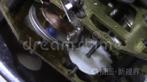 旧闹钟齿轮机构视频