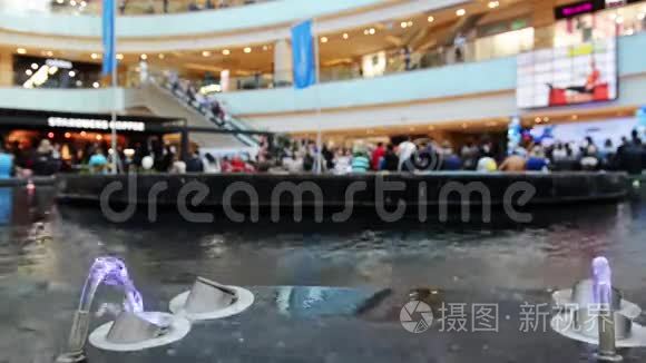 大型购物中心喷泉近景视频