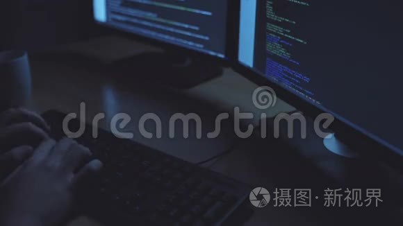 专业IT人员夜间黑客攻击