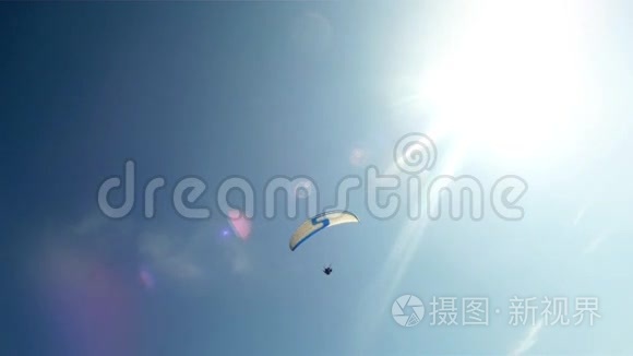滑翔伞平稳地穿过空气视频