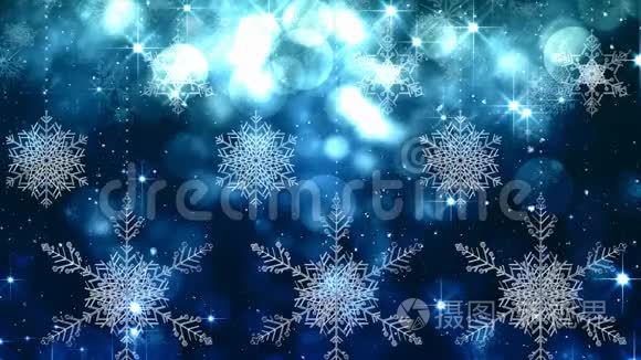 降雪伴着薄光的圣诞圈和雪花视频