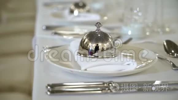宴会或婚礼庆典上装饰的桌子