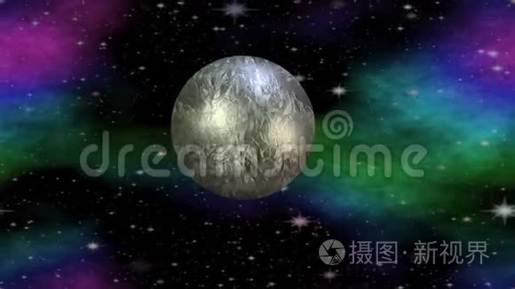 宇宙动画与金属爆炸行星和彩色星云。 外层空间小说。 奇妙的抽象动画