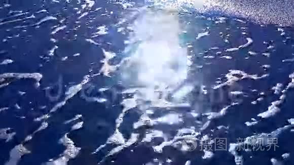 海上海浪反射月亮视频