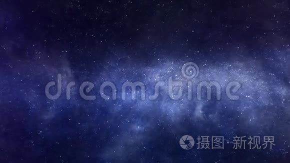 在星空和星云中飞行视频