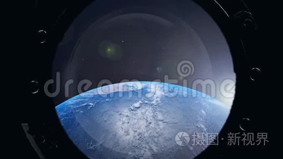 通过宇宙飞船舷窗观看地球。 国际空间站