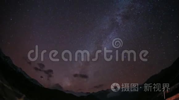 在马查普克雷上空的星空视频