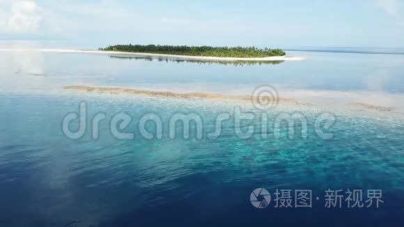 班达海热带岛屿及珊瑚礁鸟瞰图视频