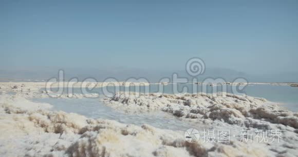 以色列死海河岸盐矿的追踪视频