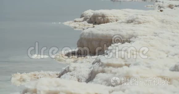 以色列死海河岸盐矿的追踪视频