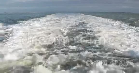 海水里有粗糙的水视频