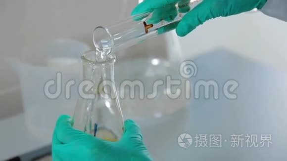 生物实验室的试管实验