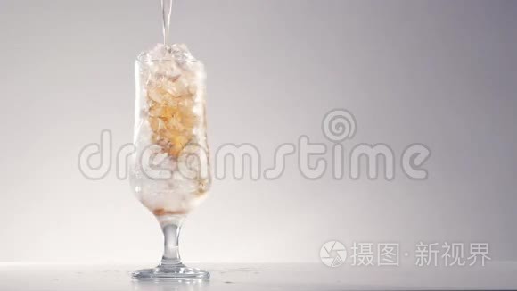 夏季茶点冷饮料鸡尾酒概念视频