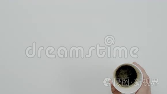 咖啡杯放在白色桌子上视频