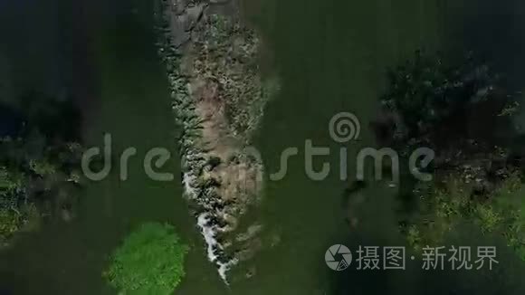 黎明时的地面和山湖视频