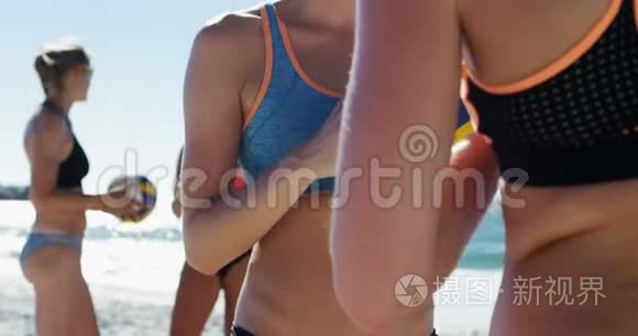 女排教练与女运动员互动视频