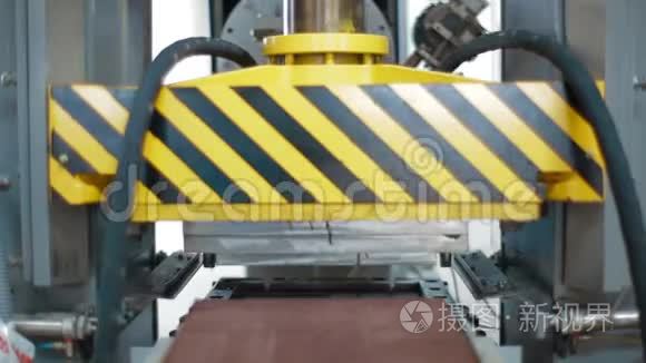 重厂塑料瓦生产线视频