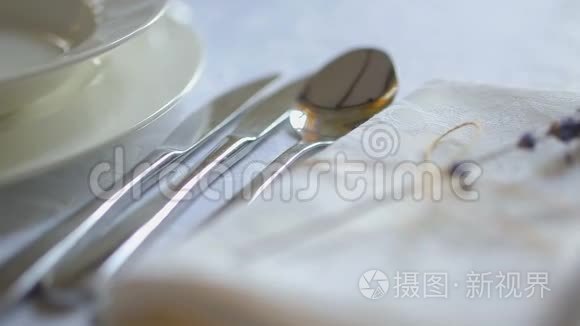 为婚礼晚餐装饰的桌子视频