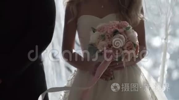 新娘和新郎在婚礼上视频