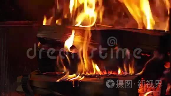 壁炉里的火焰视频