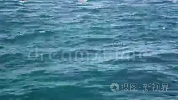 蓝色的海水