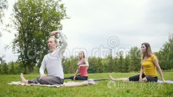 公园弹性训练-户外瑜伽