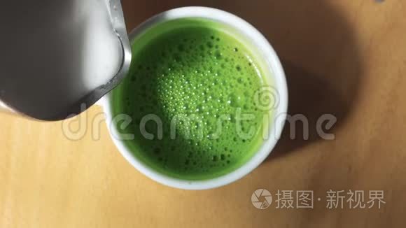 混合种族酒吧的抹茶准备视频