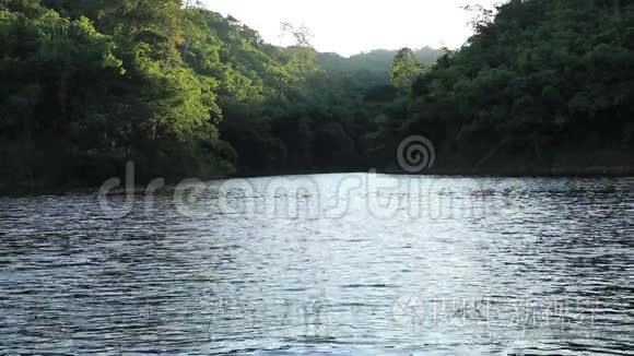 美丽的山湖河.