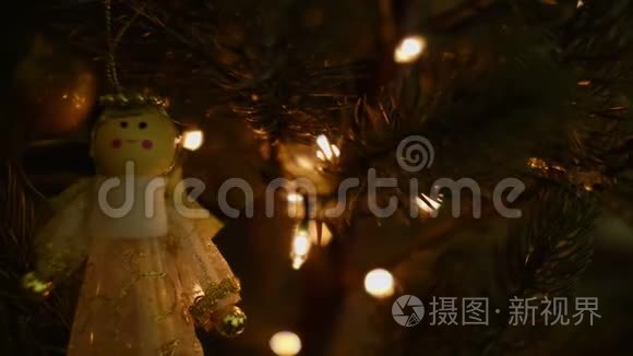 树上的圣诞装饰用布克灯