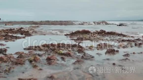 西班牙北部野生大西洋海岸，带有北欧风格自然环境的岩石和沙子