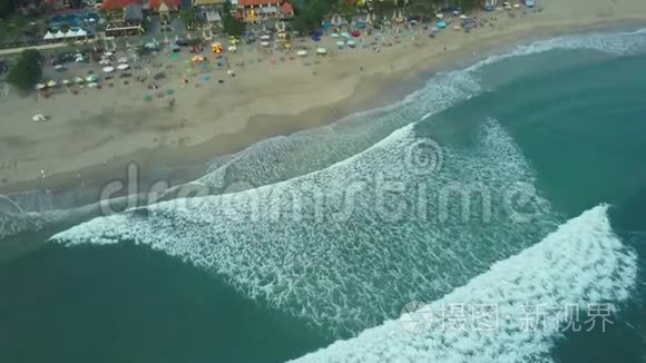 海滩的鸟瞰图。 巴厘岛。 海洋