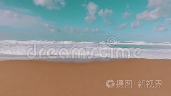 沙滩海浪来袭视频