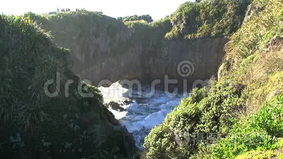 新西兰南部岛屿西海岸的煎饼岩