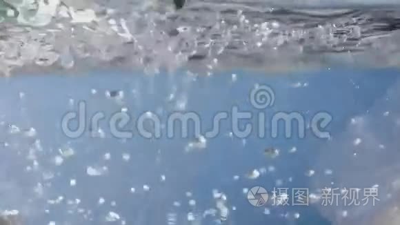 蓝色的水花视频
