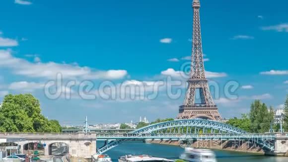 法国巴黎塞纳河上的埃菲尔铁塔