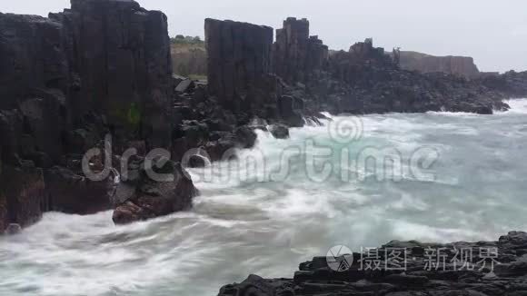 波浪在岩石上海洋梦幻海景