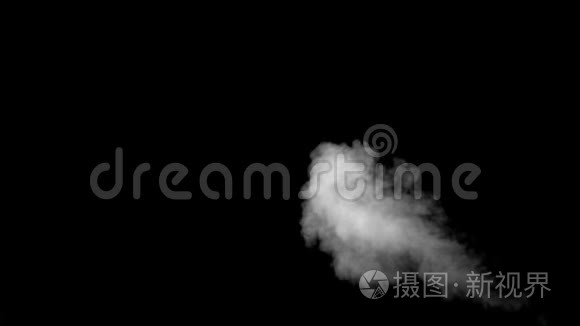 白色水蒸气在黑色背景视频