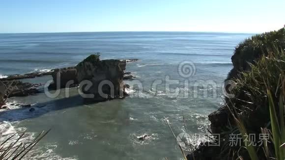 新西兰南部岛屿西海岸的煎饼岩视频