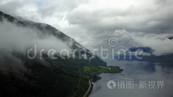 从挪威空中看到峡湾和水视频