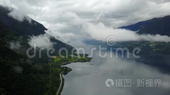 从挪威空中看到峡湾和水视频