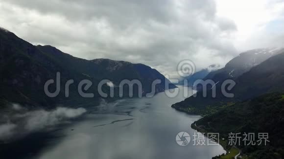 从挪威空中看到峡湾和水视频