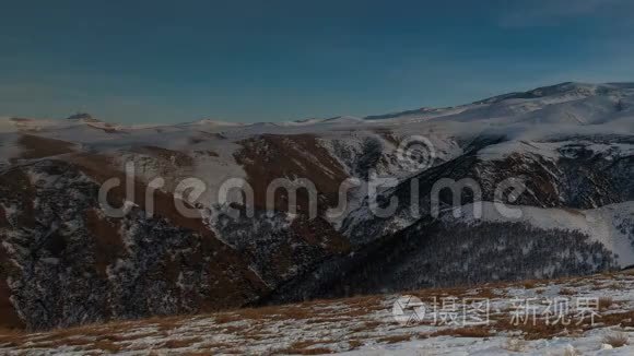 高加索山脉山坡上的金秋视频